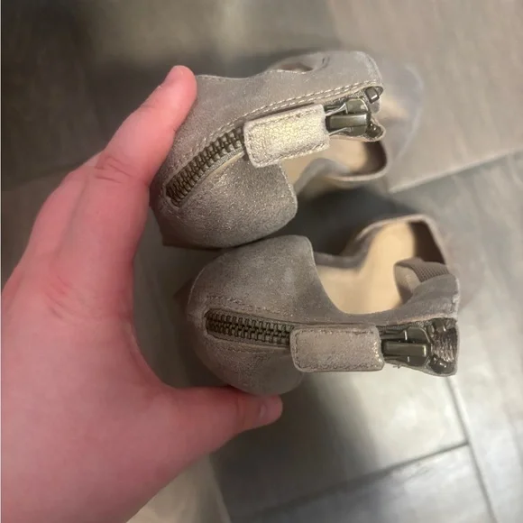 Eileen Fisher Shimmering Taupe Heels - Picture 5 of 8
